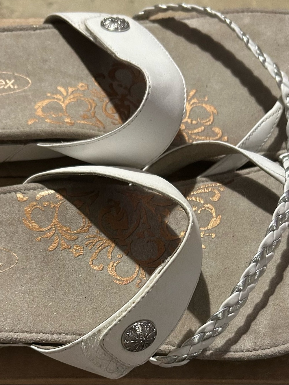 Aetrex Women’s White Braided Strap Sandals with Floral Footbed Detail - Picture 3 of 3